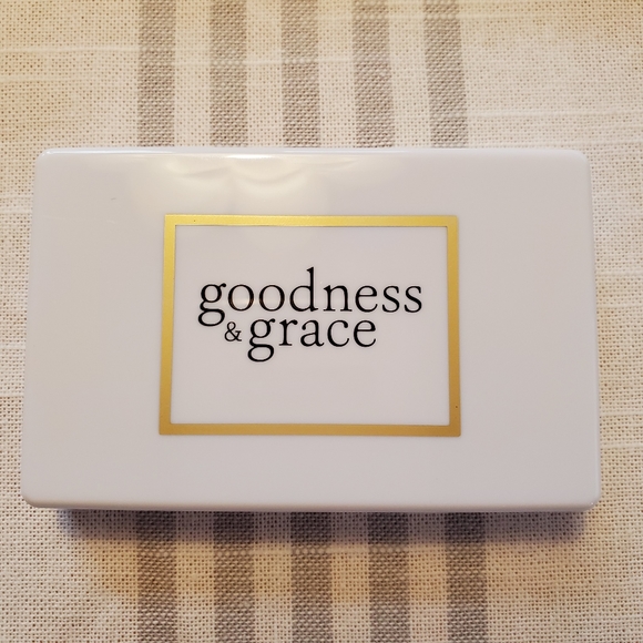 New Eyeshadow Pallette Neutrals & Golds - Picture 4 of 4